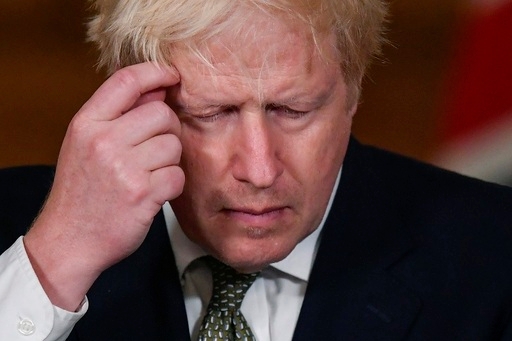지난 12일(현지시간), 신종 코로나바이러스 감염증(코로나19) 브리핑을 하는 보리스 존슨 영국 총리의 모습. 사진=AP연합뉴스