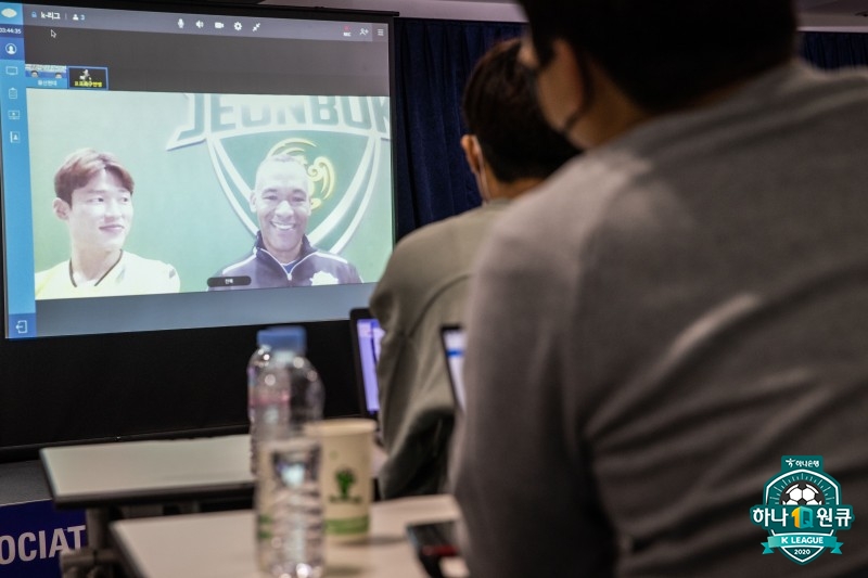 전북 현대 호세 모라이스 감독과 손준호. 한국프로축구연맹 제공