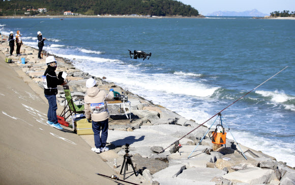 드론으로 낚시를