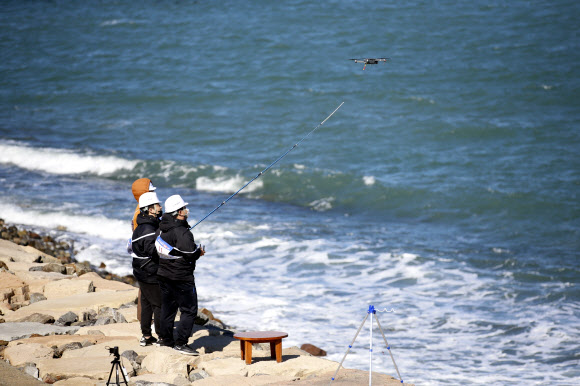 드론으로 낚시를