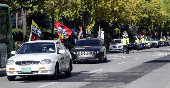 추미애 장관 사퇴 촉구 차량행진하는 보수단체