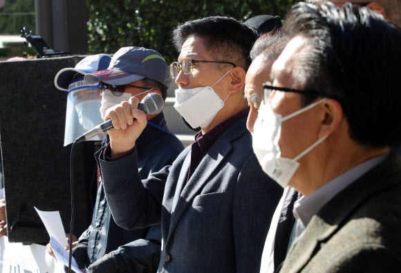 보수단체, 추미애 장관 사퇴 차량행진 전 기자회견