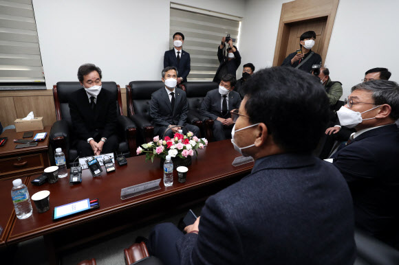 광주 찾은 이낙연, 5·18단체 대표자와 간담회