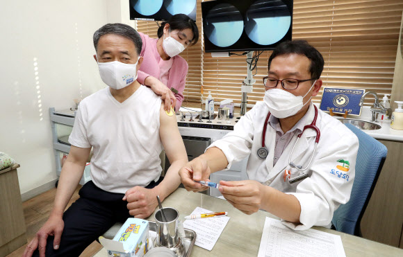 박능후 장관 “전문가 판단 믿고 독감 접종하세요”