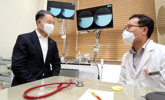 박능후 장관 “전문가 판단 믿고 독감 접종하세요”