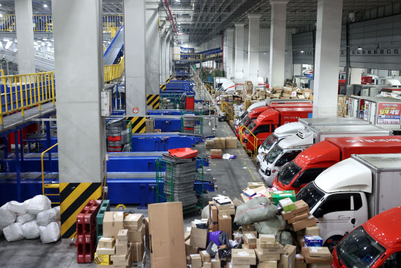 썰렁한 물류센터