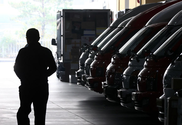 썰렁한 물류센터