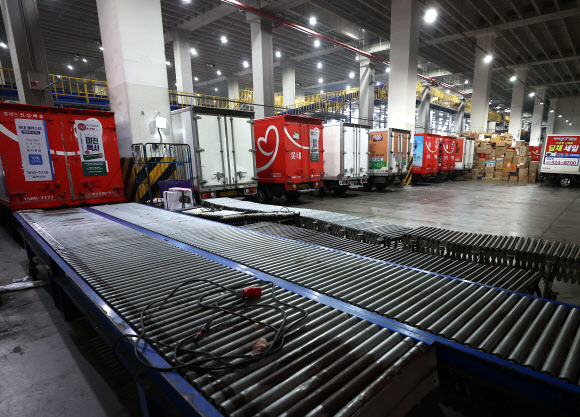 멈춰버린 택배물류센터