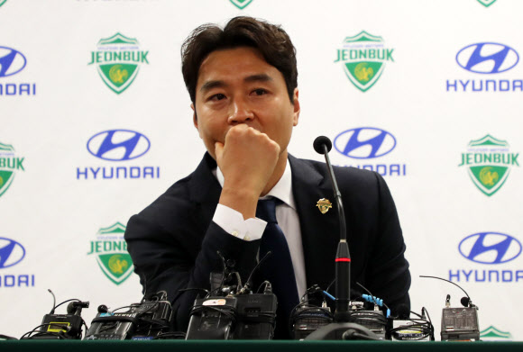 ‘눈물을 참아보지만’