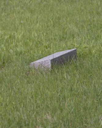 경기도 파주에 있는 적군묘를 촬영한 전명은의 사진 작품 ‘적군의 묘’#2 경기도미술관 제공