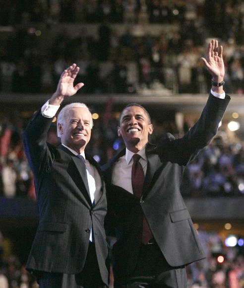 버락 오바마와 정·부통령 후보로 나선 2008년 대선 전당대회.