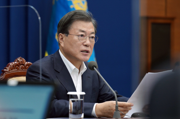 문재인 대통령이 9일 청와대 여민관에서 열린 수석 보좌관회의에서 모두발언을 하고 있다. 2020. 11. 9. 도준석 기자pado@seoul.co.kr
