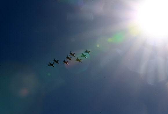 추모비행 펼치는 블랙이글스