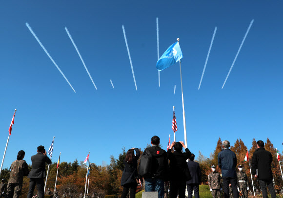 11월 11일 11초 부산을 향해 묵념