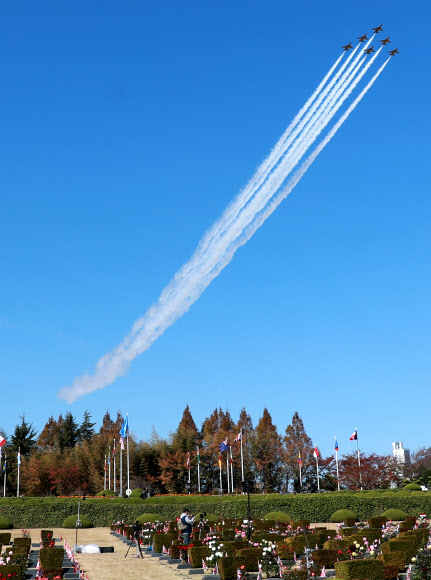 유엔기념공원 위 대한민국 공군