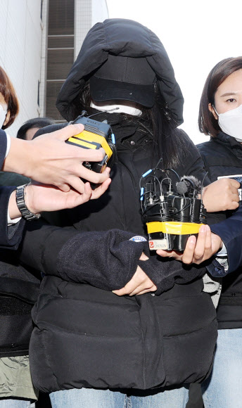 ‘16개월 영아 학대 사망’ 엄마, 꽁꽁 싸매고 묵묵부답