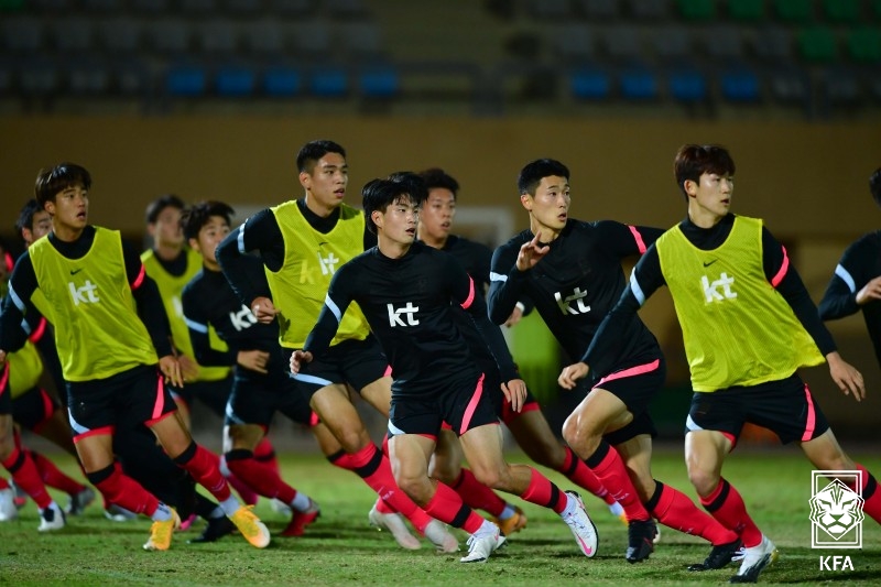 이집트 3개국 친선 대회에 나서는 한국축구 올림픽대표팀이 11일(현지시간) 이집트 카이로에서 훈련을 하고 있다. KFA 제공