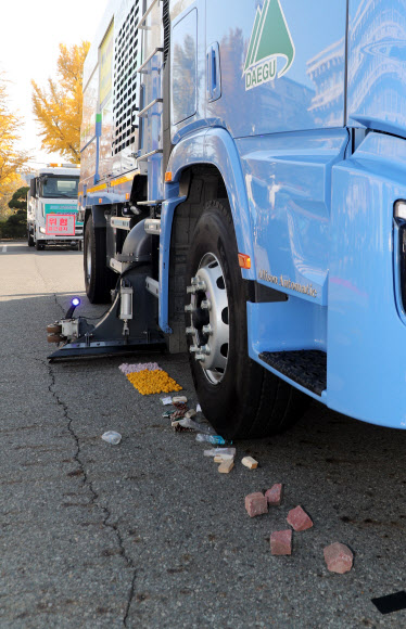 대구서 도로 분진흡입차 시연회 열려