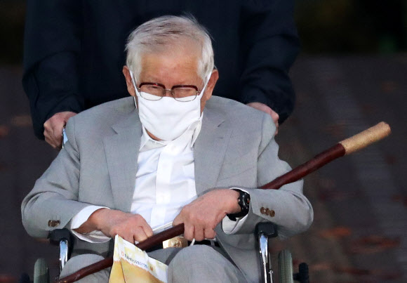 보석으로 석방되는 신천지 이만희 총회장