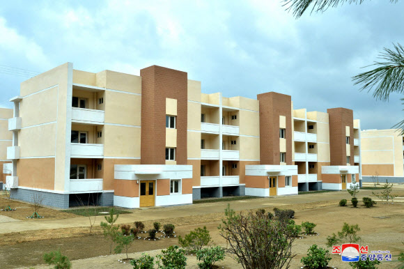 북한 김화군 ‘수해지역’서 새집들이 행사