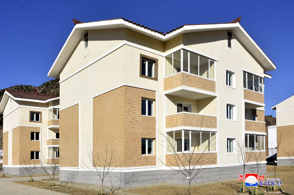 북한 김화군 ‘수해지역’서 새집들이 행사