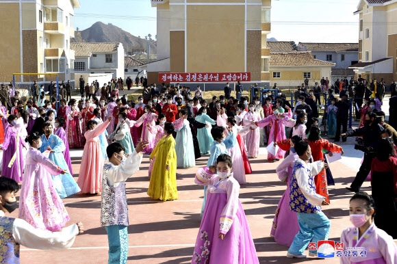 이어지는 북한 ‘새집들이’ 행사
