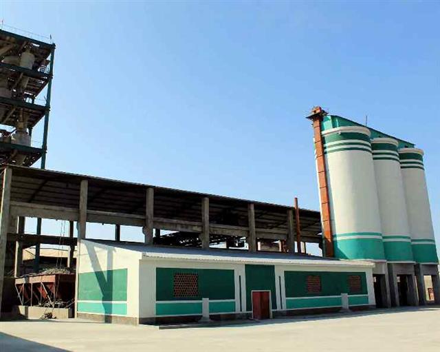 북한 황해북도 경암시멘트공장이 수만 톤의 시멘트 생산공정을 새로 꾸리는 성과를 이룩했다고 노동당 기관지 노동신문이 14일 보도했다. 신문은 “도의 경제발전과 인민생활 향상을 위한 또 하나의 담보가 마련됐다”라고 기대감을 표했다.  평양 노동신문=뉴스1