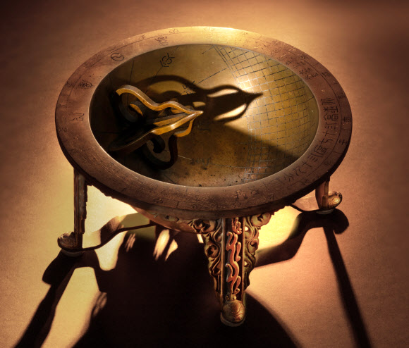 문화재청이 지난 상반기 미국의 한 경매에 출품된 앙부일구를 국외소재문화재재단을 통해 지난 6월 매입해 8월 국내로 들여왔다고 17일 밝혔다. 사진은 미국서 귀환한 앙부일구. 2020.11.17 문화재청 제공