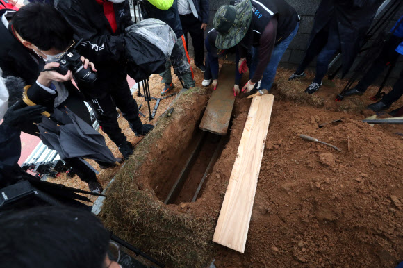 ‘일말의 가능성을 찾아’