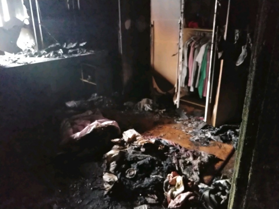 24일 오전 6시 50분쯤 부산 금정구의 한 아파트에서 불이 나 1명이 사망하고 24명이 연기를 마셔 병원으로 이송됐다. 부산경찰청 제공 