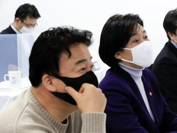 푸드테크 분야 데모데이 행사 참석한 박영선 장관-백종원 더본 대표