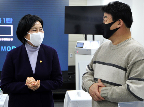 푸드테크 분야 데모데이 행사 참석한 박영선 장관-백종원 더본 대표