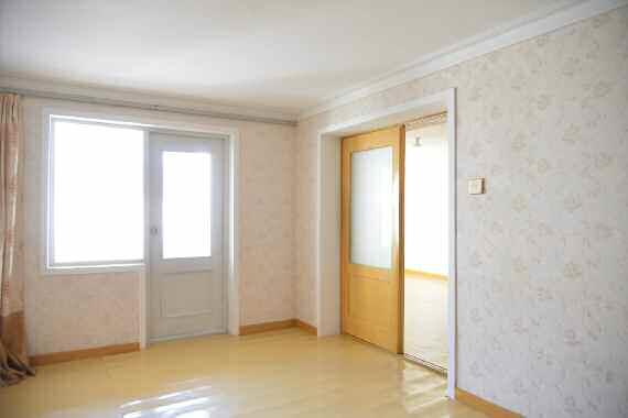 수해 복구된 북한 검덕지구에 새로 지어진 살림집 내부