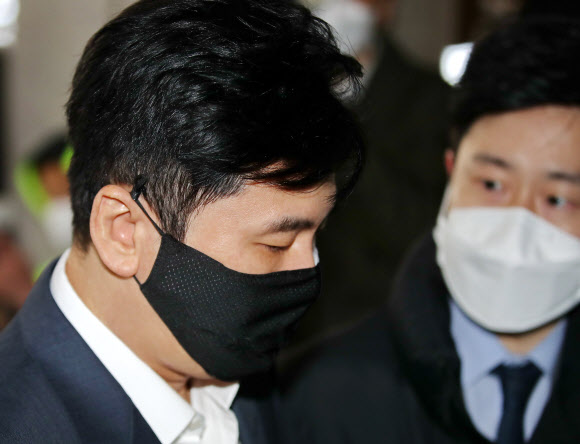 취재진 질문 받는 양현석