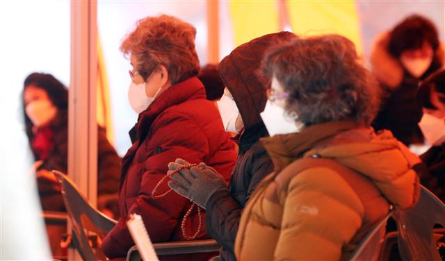 수능 앞둔 마지막 주말, 기도하는 가족들