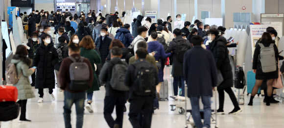 붐비는 김포공항 국내선 청사