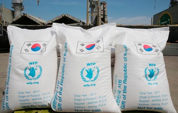 2019년 5월 10일 전남 목포항 부두 선착장에서 열린 ‘WFP 쌀 5만t 원조 출항’ 기념식에서 우리 쌀 점보백이 선적을 기다리고 있다. 사진=농림축산식품부 제공