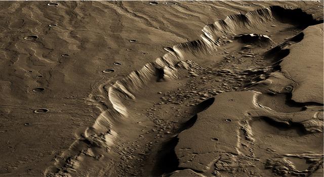화성 표면에 폭 40㎞, 깊이 2.5㎞, 길이 500㎞ 이상으로 형성된 ‘다오 밸리스’ 협곡의 모습. 화성 표면에는 이 같은 모양의 협곡들이 많이 있는데 지표수나 지하수로 인해 형성된 것으로 추정된다. 유럽우주국(ESA)·미국 럿거스대 제공