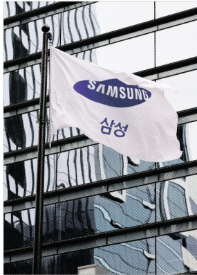 삼성전자 서울 서초 사옥 앞에 게양된 삼성 깃발이 바람에 펄럭이는 모습. 연합뉴스