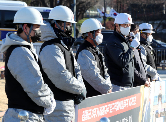 정규직화 이행 촉구하는 고 김용균 동료들