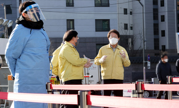 수능 감독관 코로나 검사소 방문한 조희연 교육감