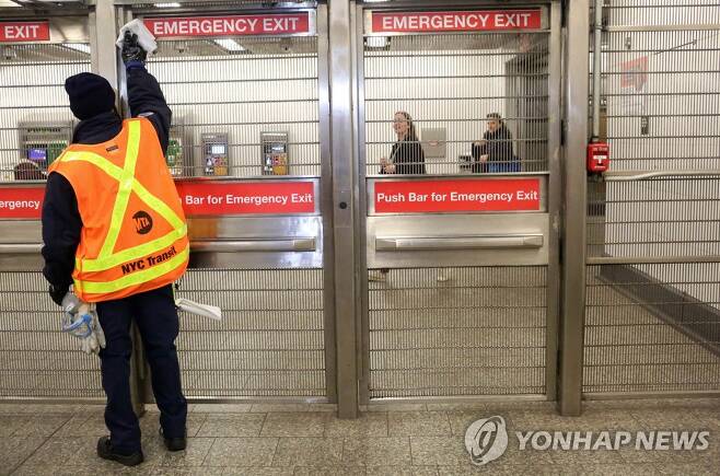 뉴욕 지하철  AFP 연합뉴스