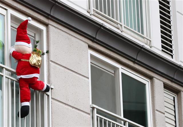 착한 아이 찾아 선물 주러온 산타