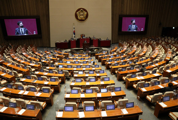 국민의힘 김태흠, 국정원법 개정안 반대 무제한 토론