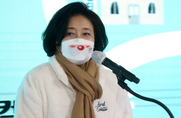 인사말 하는 박영선 장관