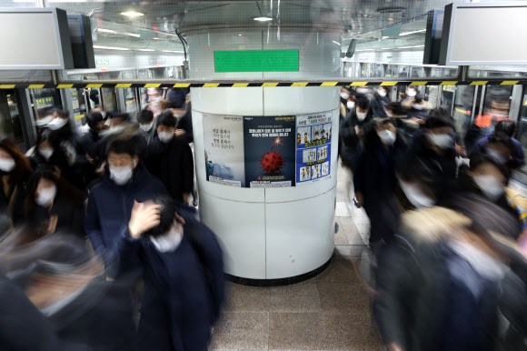 코로나19 신규 확진 1천14명, 서울 423명 역대 최다