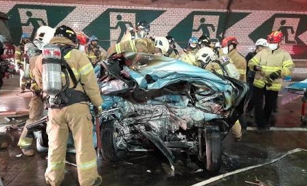“회식 후 졸았다” ‘음주’ 벤츠에 받힌 경차 불타 女운전자 사망  뉴스1