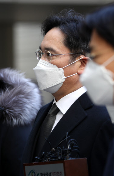 법원 도착한 이재용 부회장