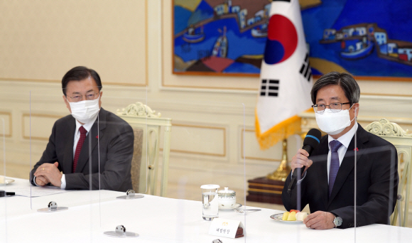 김명수 대법원장이 22일 청와대 본관에서 열린 5부요인 초청 간담회에서 발언을 하고 있다. 2020. 12. 22 도준석 기자pado@seoul.co.kr