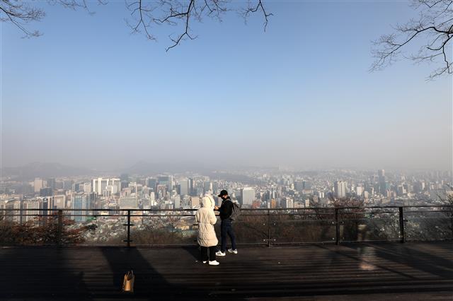 낮게 깔린 미세먼지